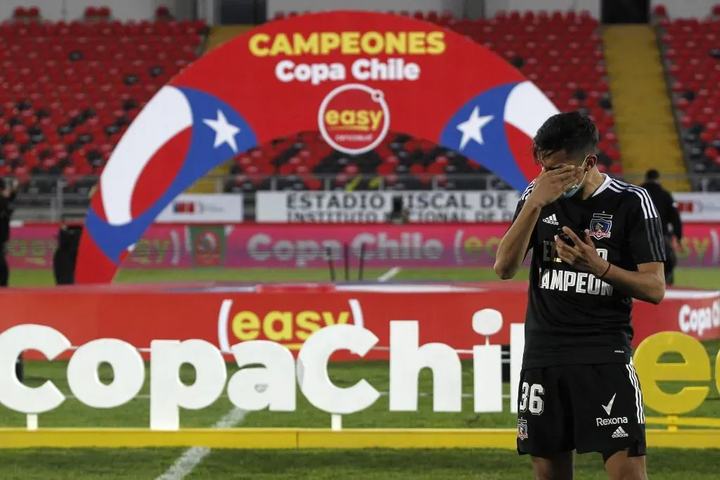 Solari en el festejo de la Copa Chile ganada con Colo Colo el 2021 (Photosport)