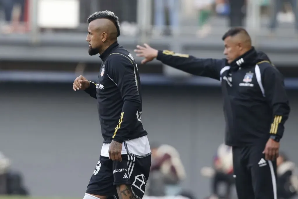 Vidal entre algodones en Colo Colo /Photosport