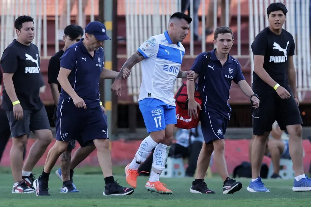 Medel salió lesionado y podría perderse la próxima fecha del campeonato nacional.