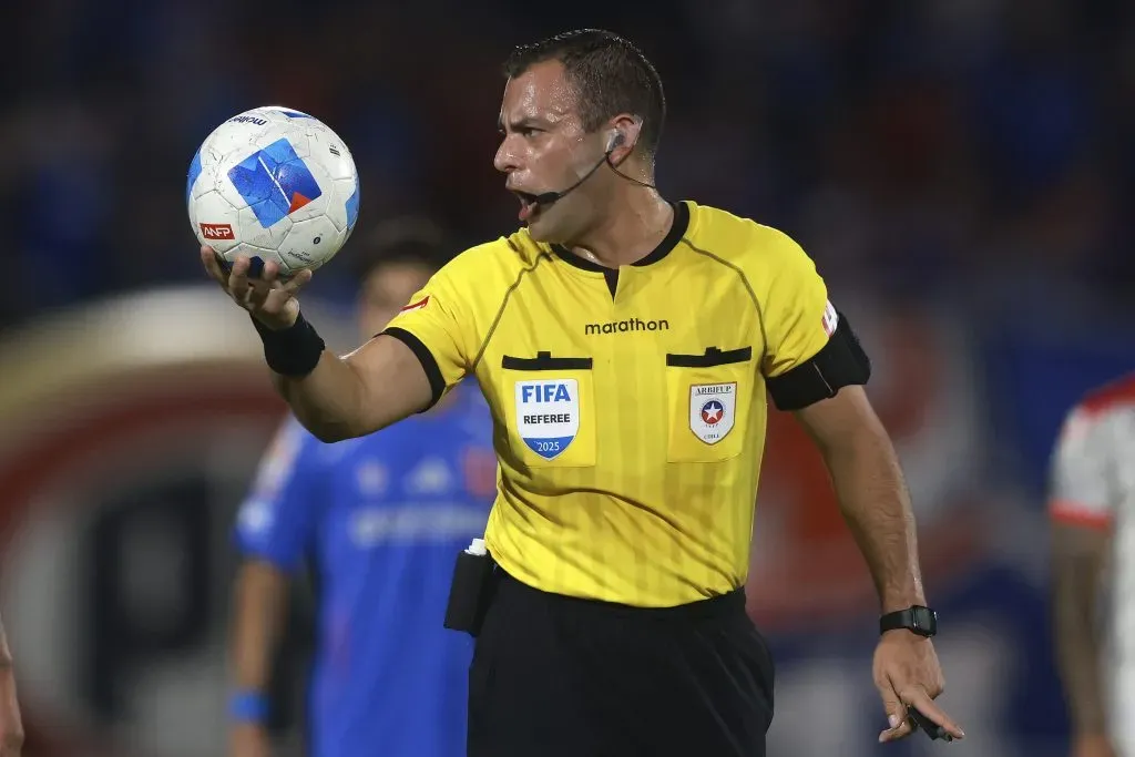 Diego Flores fue el hombre de la polémica /Photosport