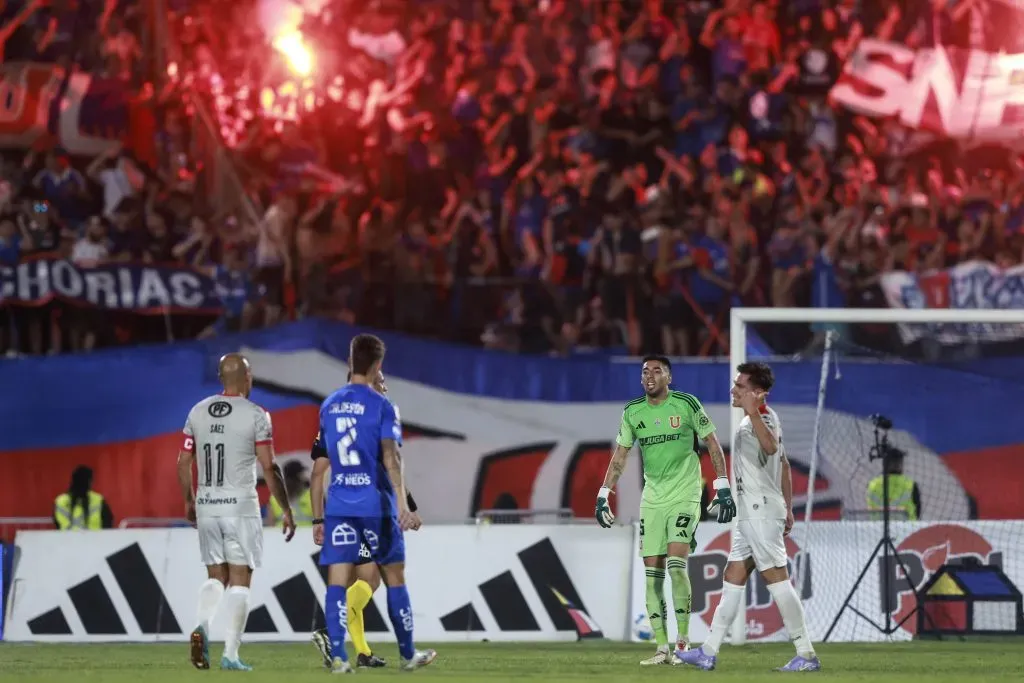 Gabriel Castellón será evaluado para saber si podrá viajar a El Salvador con U de Chile. Foto: Felipe Zanca/Photosport