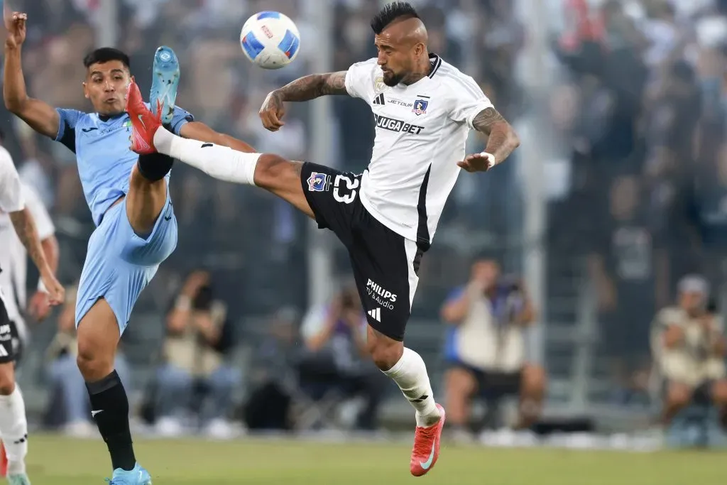 Arturo Vidala acelera para volver en Colo Colo. Foto: Felipe Zanca/Photosport