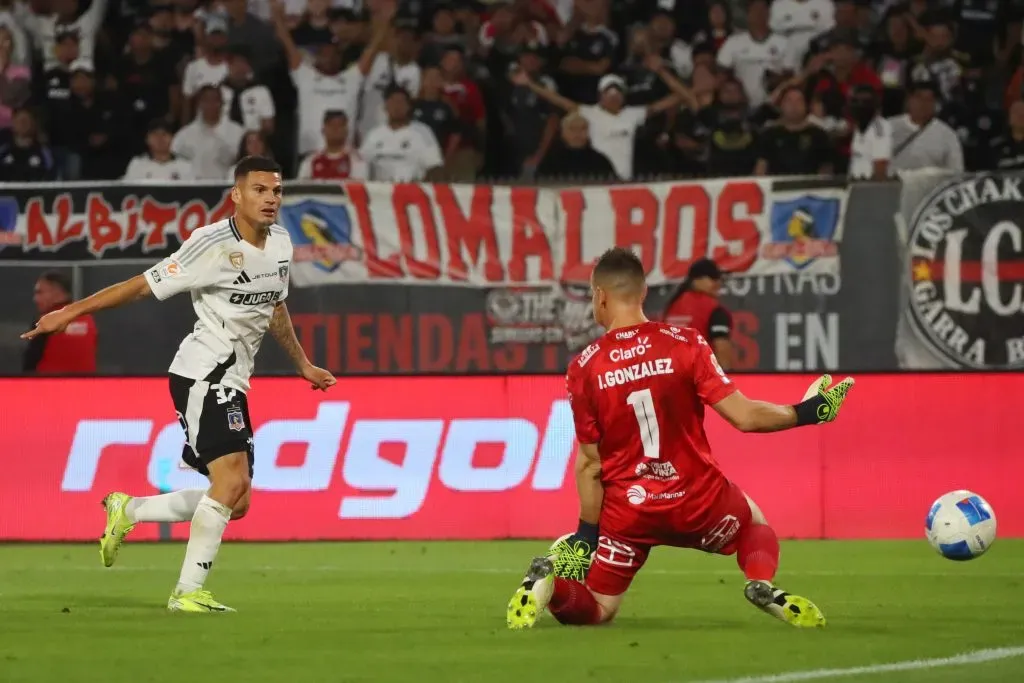 Lucas Cepeda en el momento del segundo gol de Colo Colo vs Everton. Foto: Jonnathan Oyarzun/Photosport