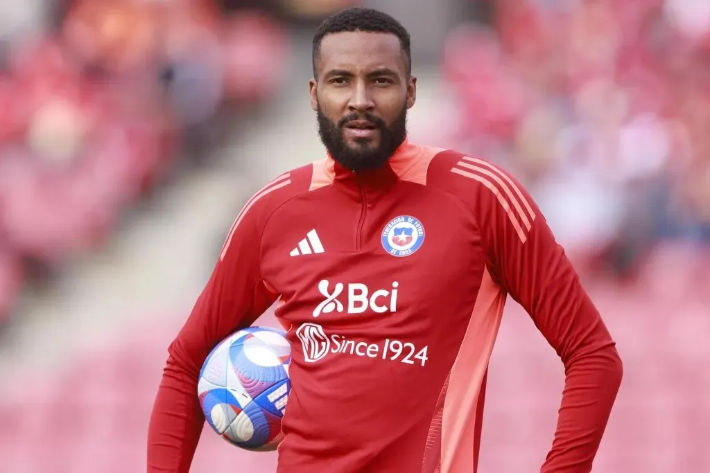 Guarello quiere a Vigouroux en el arco de la selección chilena por sobre Cortés, aunque…