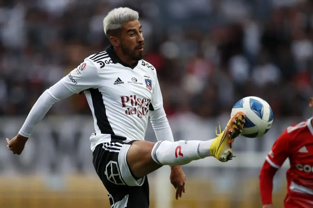 Los hinchas de Colo Colo no perdonaron la salida de Lucero.