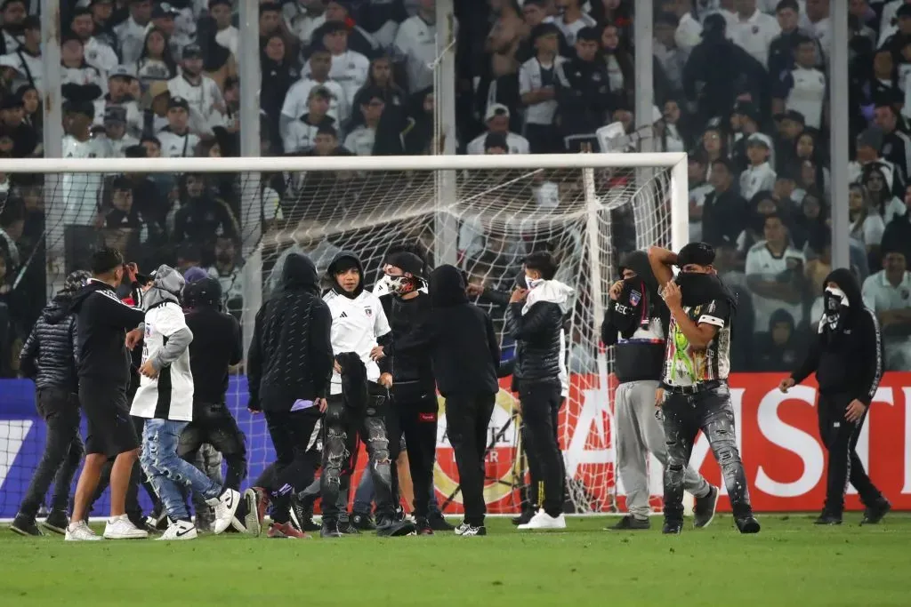 Los mismos hinchas de Colo Colo mandan al Cacique al fondo de la tabla… si es que no es peor.