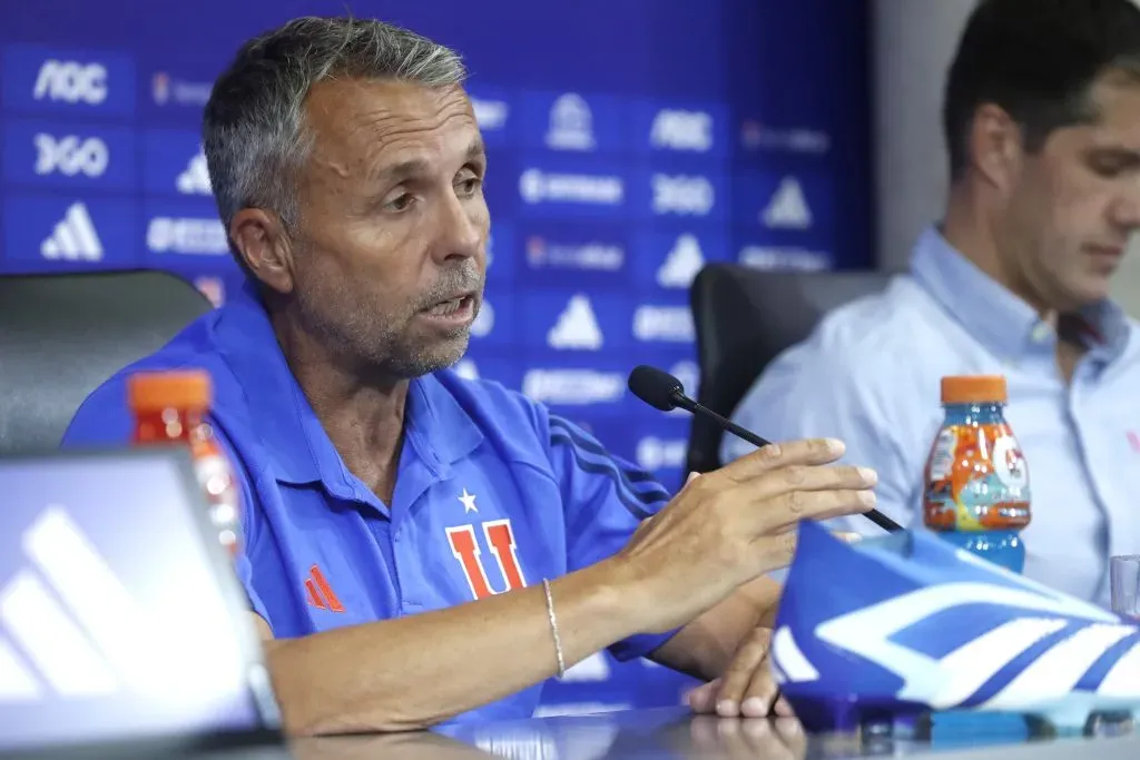 Gustavo Álvarez evadió las preguntas por los problemas de Michael Clark en la U. Foto: Jonnathan Oyarzun/Photosport