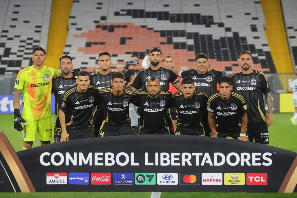 Colo Colo debe conformarse con un empate contra Racing a estadio vacío.