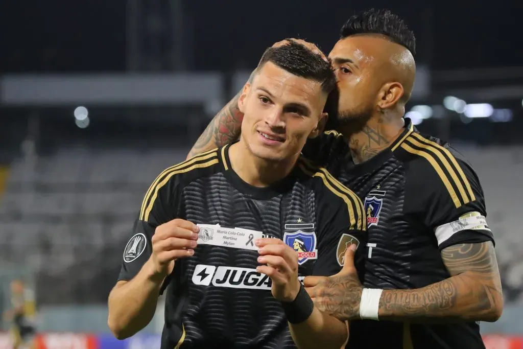 Lucas Cepeda y Vidal celebran su gol ante Racing | Photosport