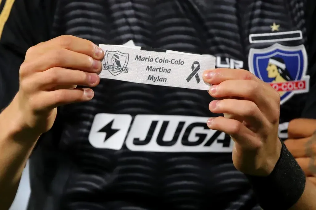 El mensaje en el brazalete de Colo Colo | Photosport