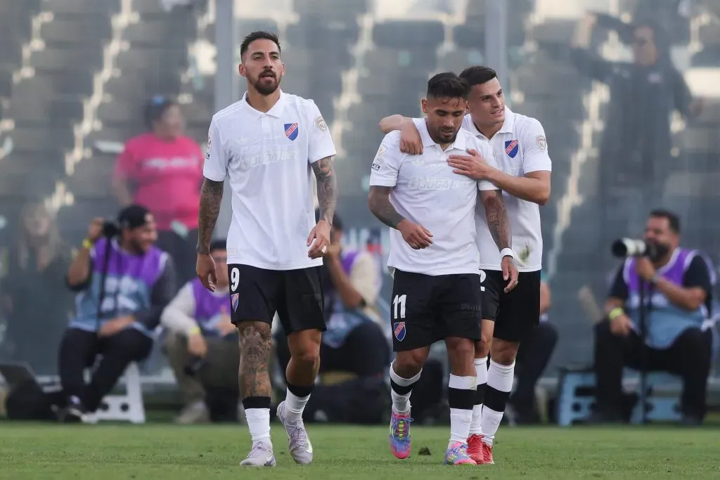 Bolados recibió el apoyo de sus compañeros tras volver al gol