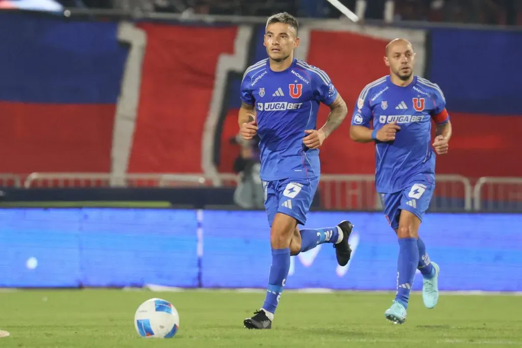Charles Aránguiz puede ser baja también ante el Carabobo. Foto: Dragomir Yankovic/Photosport