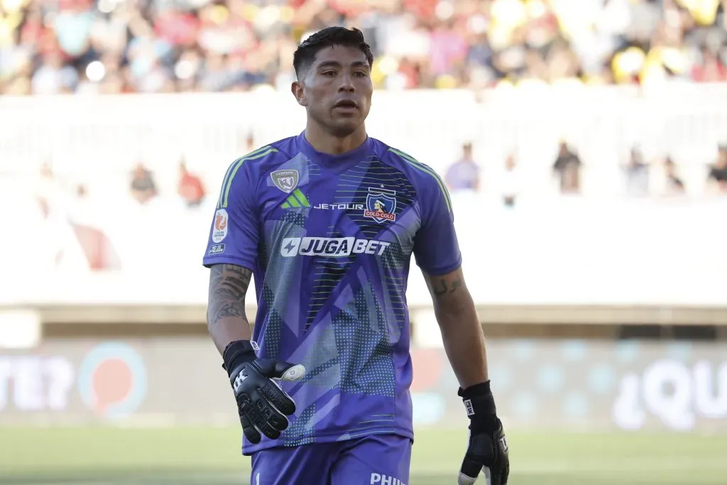 Brayan Cortés ya ha recibido 19 goles en los 10 partidos que ha jugado con Colo Colo en este 2025. | Foto: Photosport.