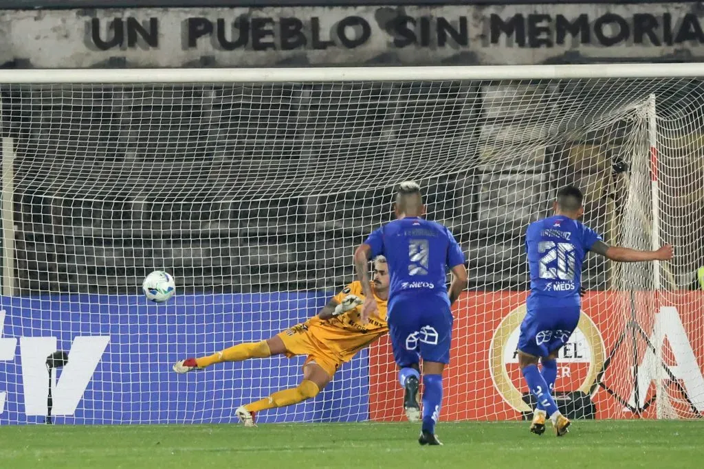 Charles Aránguiz anotó desde los doce pasos | Photosport