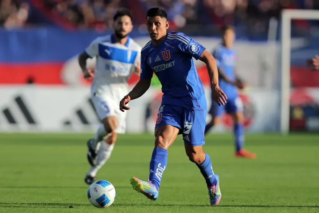 Israel Poblete no entrenó con normalidad en la U y preocupa a todos. Foto: Photosport.