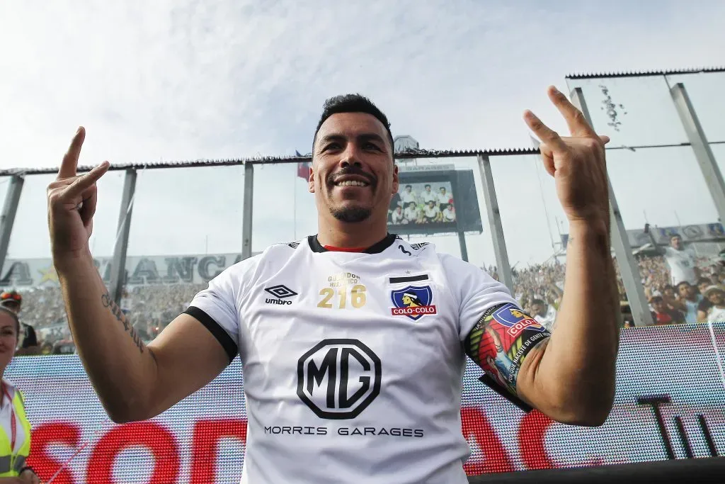 Esteban Paredes es ídolo en Colo Colo | Photosport