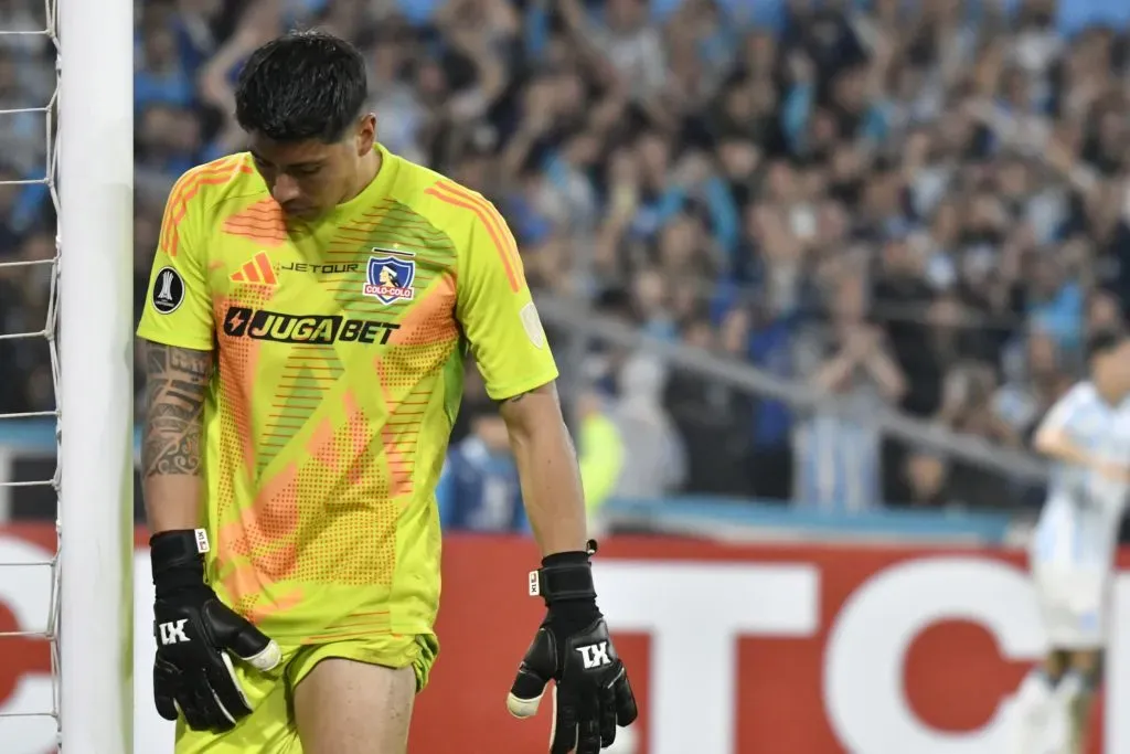 Brayan Cortés no lo pasa bien en Colo Colo y Jorge Almirón le dio un golpe que parece ser letal. Foto: Photosport.