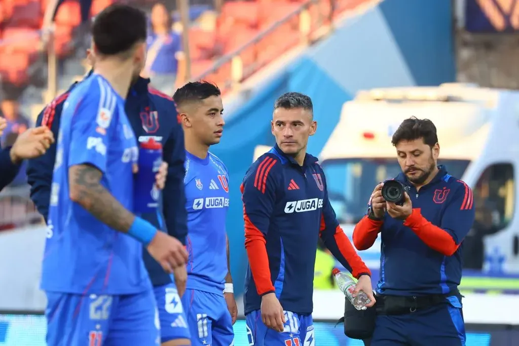 Charles Aránguiz salió con algunos problemas físicos | Photosport