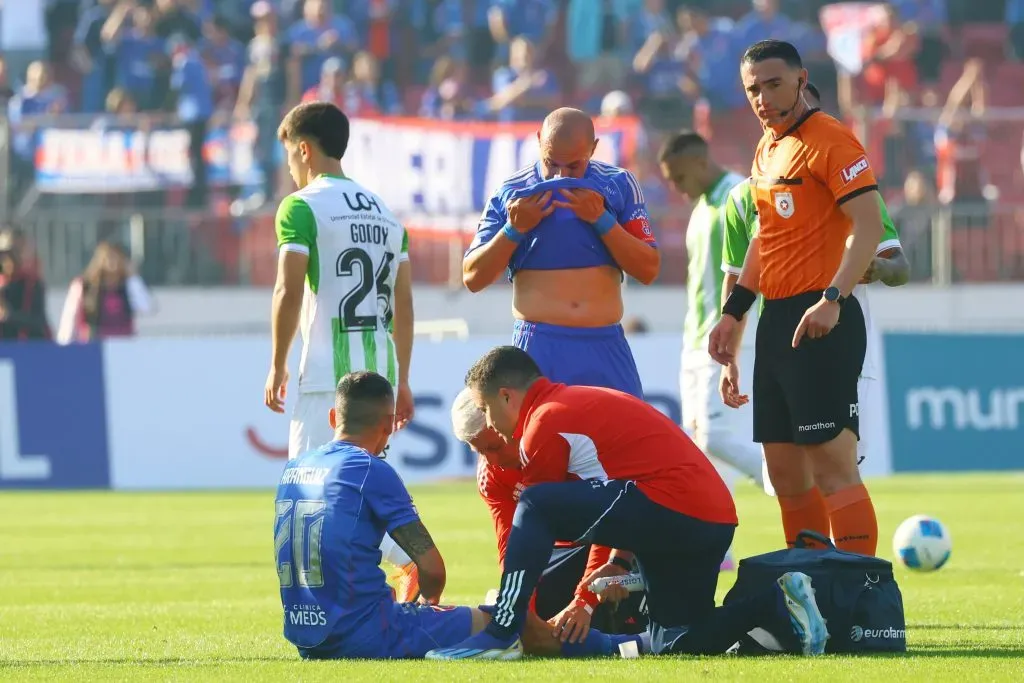 Charles Aránguiz se lesionó en el duelo ante O’Higgins. Foto: Jonnathan Oyarzun/Photosport