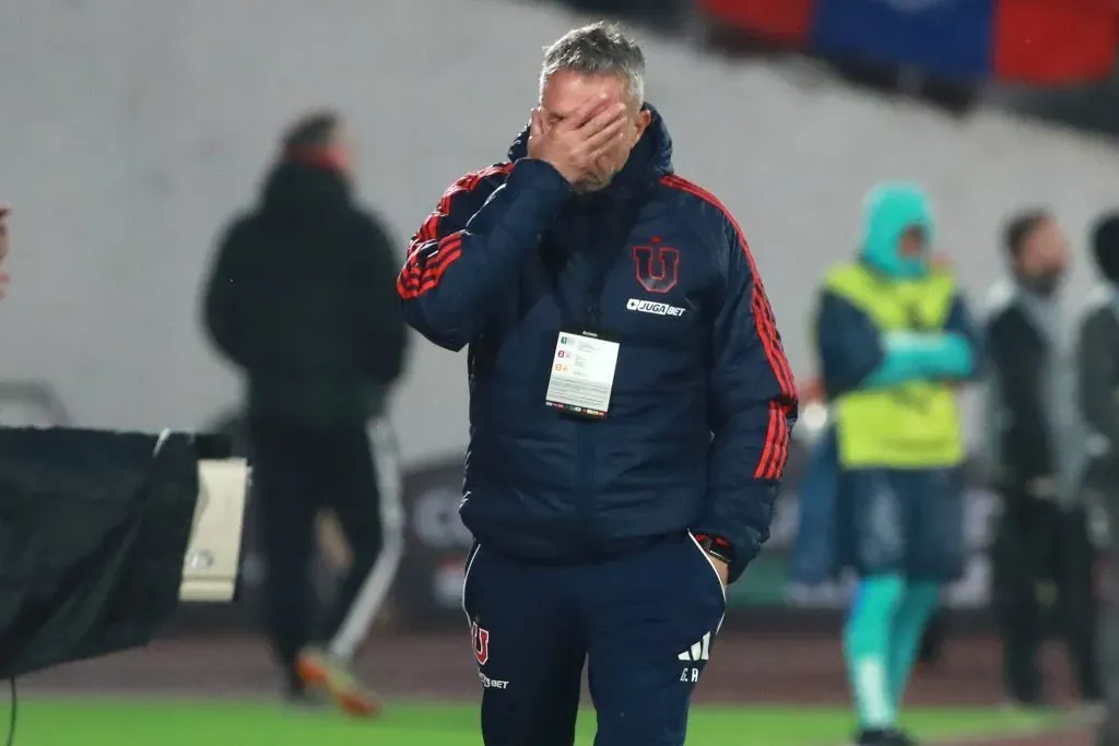 Gustavo Álvarez no quedó contento tras lo hecho ante Curicó. Imagen: Photosport