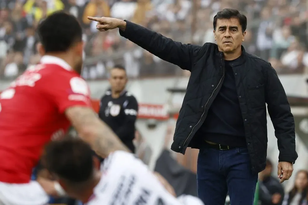 Gustavo Quinteros está más que dispuesto a asumir la banca de Chile. Foto: Photosport.