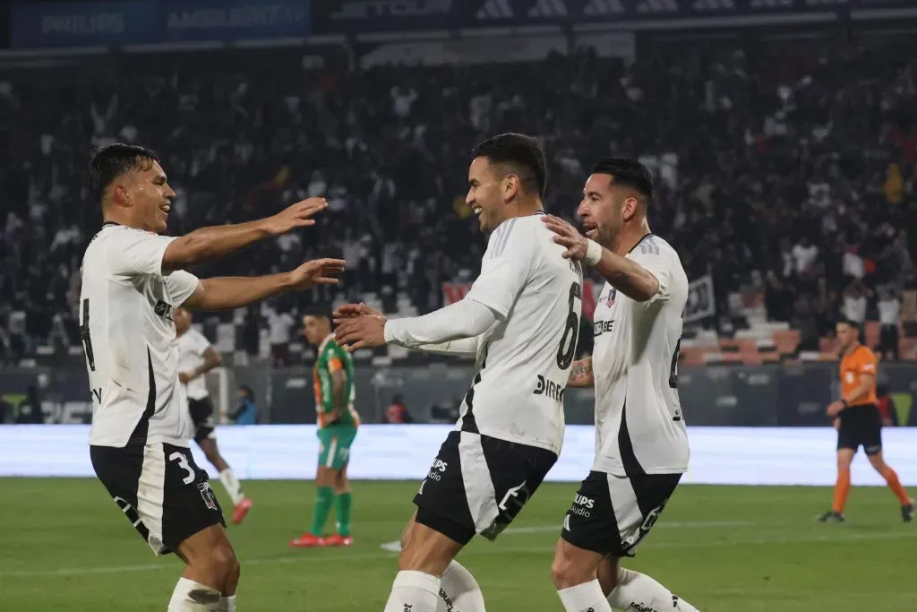 Colo Colo celebra un triunfo de oro para escalar en la tabla de posiciones. Foto: Photosport.