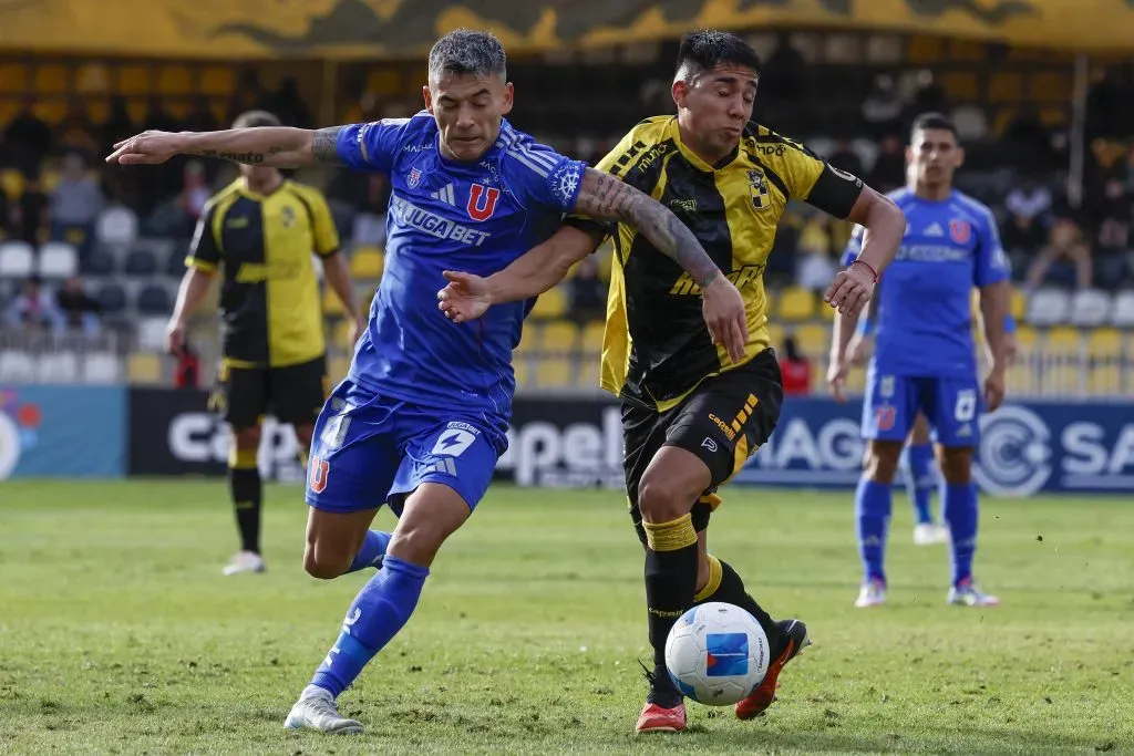 Charles Aránguiz se puede perder el duelo ante Iquique. Foto: Andres Pina/Photosport