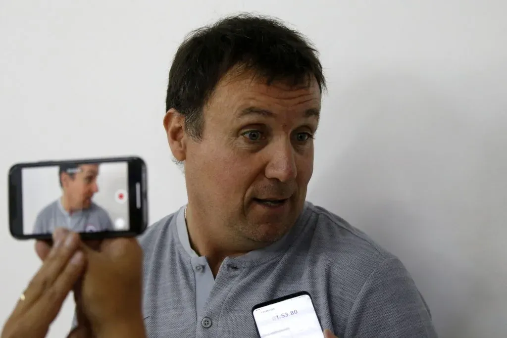 Ian Mac Niven destapó la interna de la selección chilena. Foto: Andres Pina/Photosport