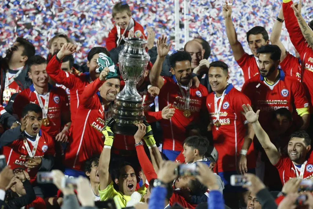 La Copa América ahora podrá ser levantada por los hinchas de la Roja. Foto: Marcelo Hernandez/Photosport