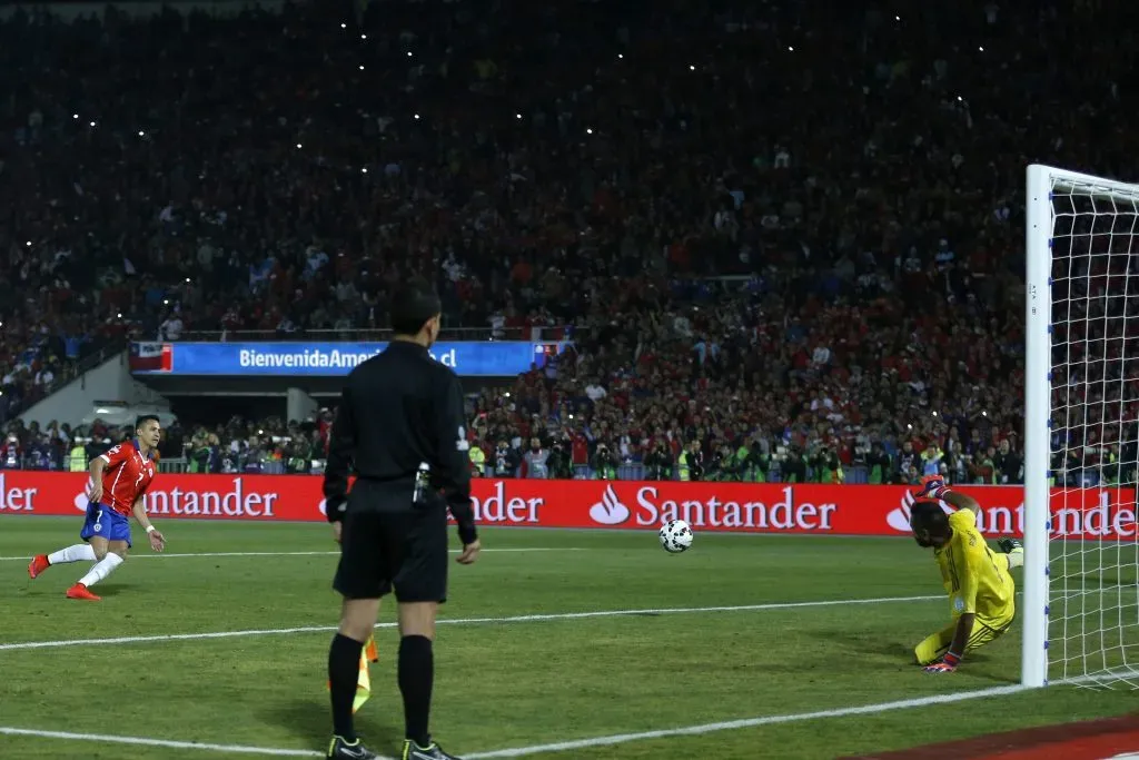 Alexis y un penal histórico | Photosport