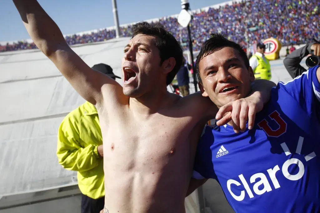 Charles Aránguiz terminó celebrando con U de Chile. Foto: Felipe Zanca/Photosport