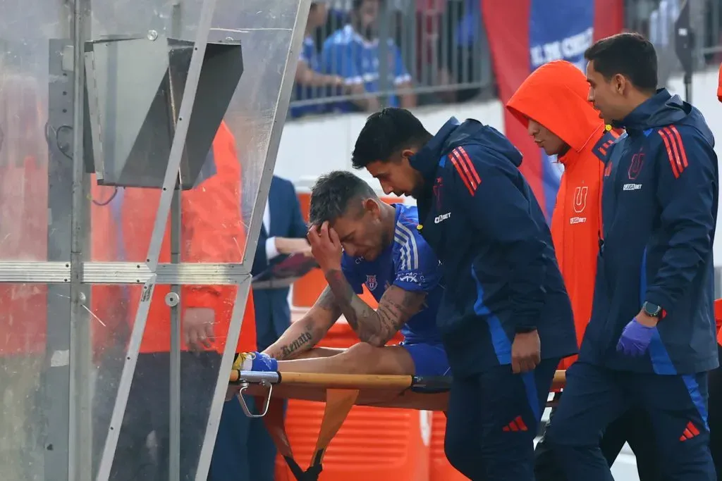 Charles Aránguiz salió con dolencias en el Superclásico con la U. Foto: Jonnathan Oyarzun/Photosport