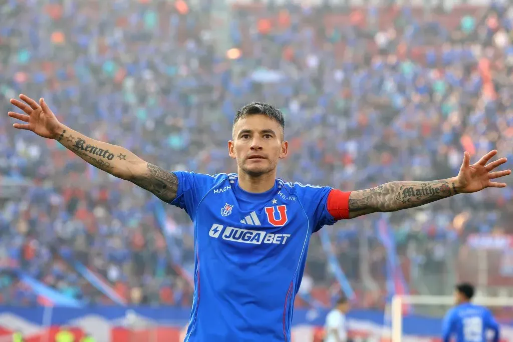 Charles Aránguiz aleonó a sus compañeros a ir con todo antes del Superclásico. Foto: Jonnathan Oyarzun/Photosport