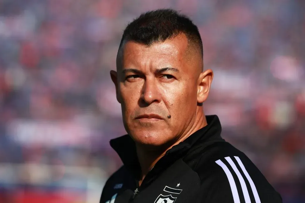 Los hinchas albos pierden la paciencia con Jorge Almirón | Photosport