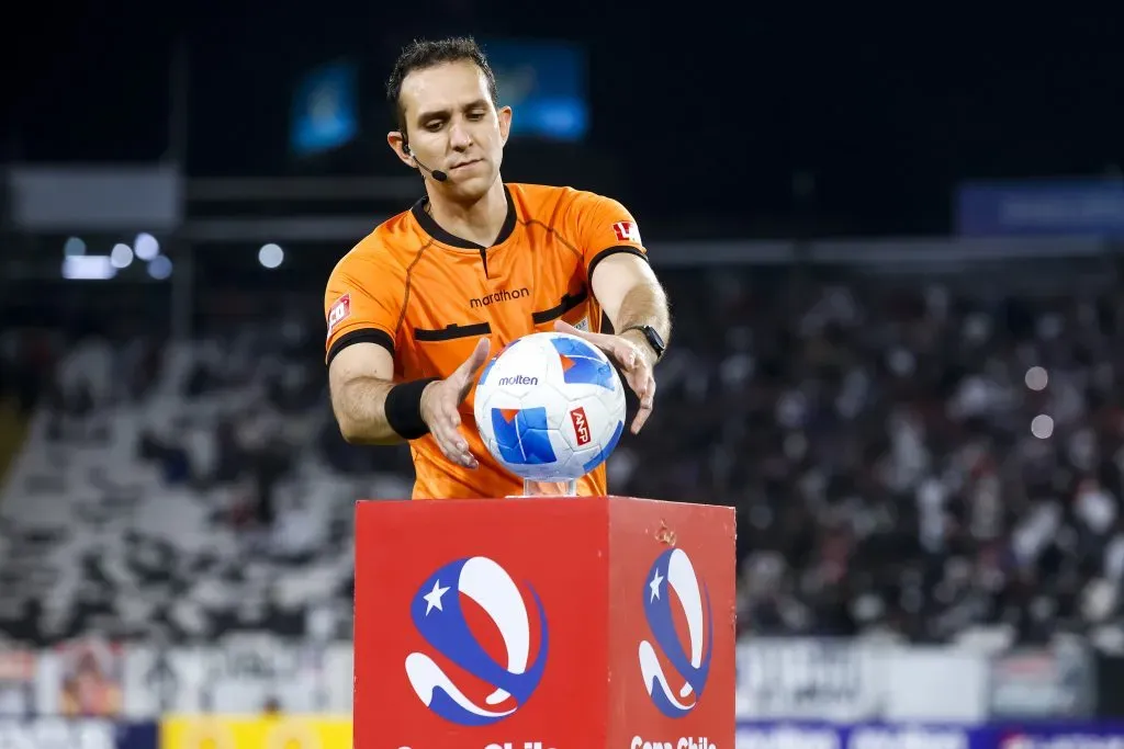 Nicolás Millas, el nieto de Milton, es árbitro profesional