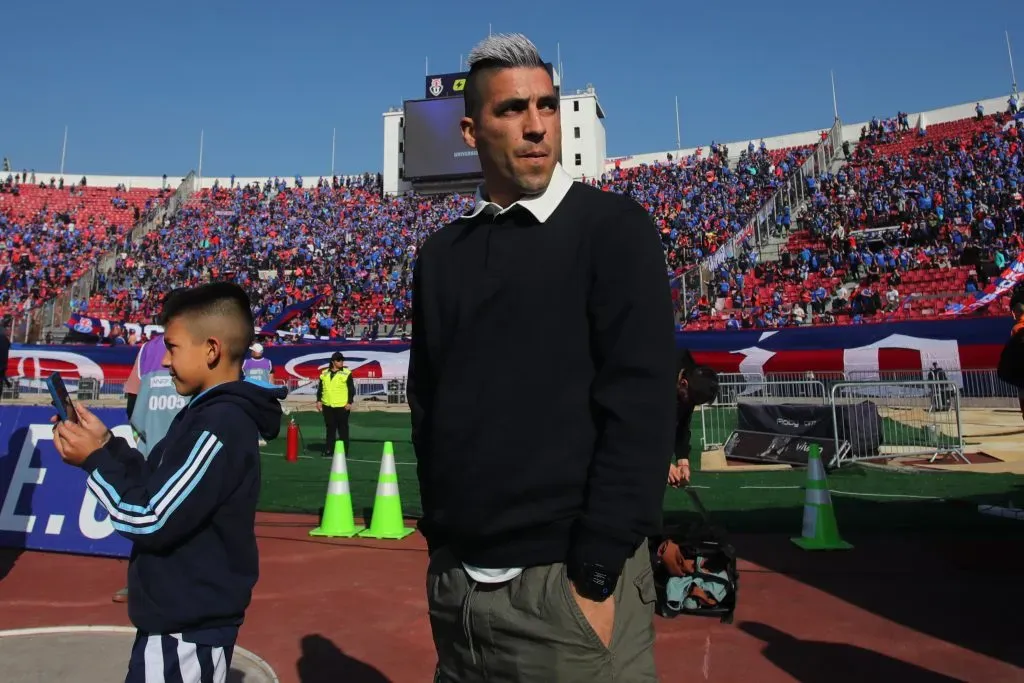 Leandro Fernández tendrá que seguir mirando como un hincha más a la U, ahora en la Copa Sudamericana. Foto: Photosport.