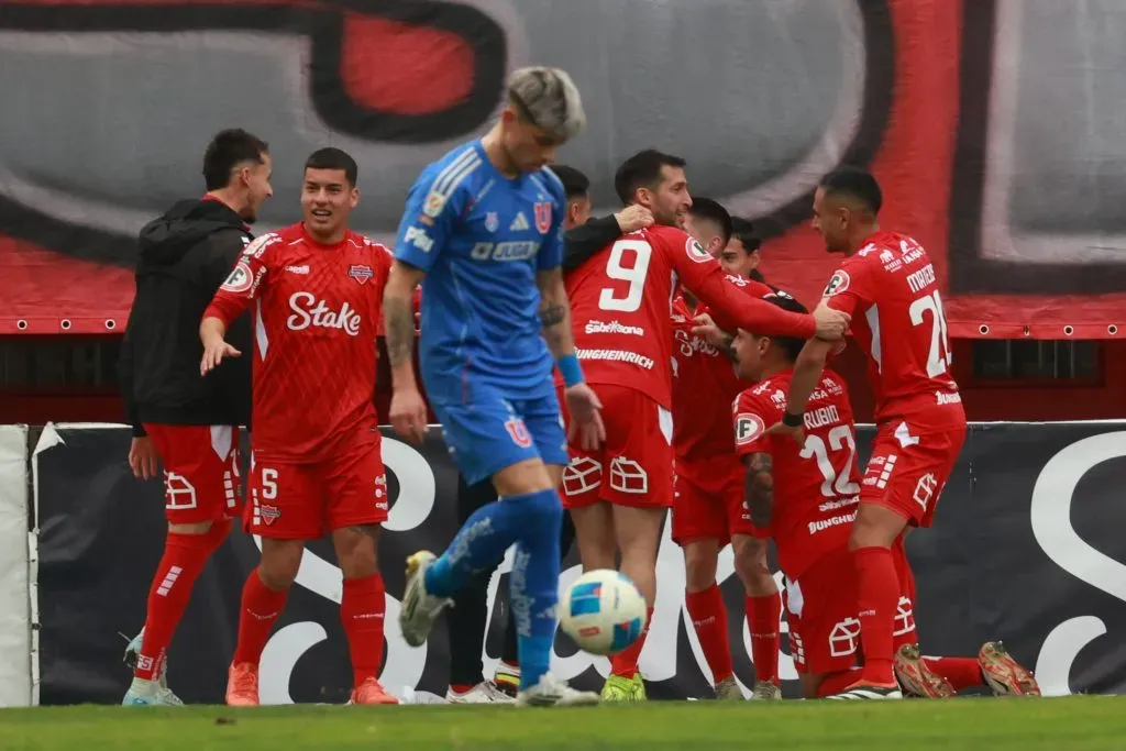 La U lo había dado vuelta hasta el final, pero Ñublense le amargó la fiesta y ambos se estancaron en la tabla de posiciones. Foto: Photosport.