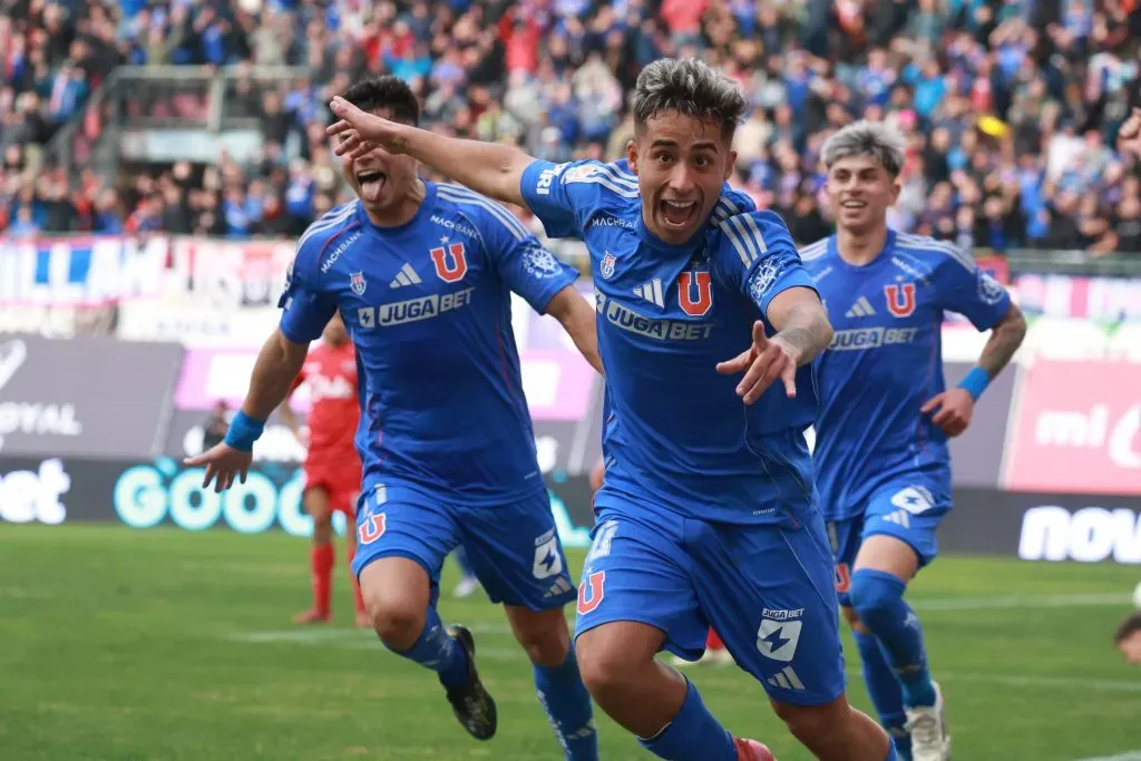 Si bien Lucas Assadi y Felipe Salomoni se llevaron los elogios, Gonzalo Montes quedó como el villano de la U. Foto: Photosport.