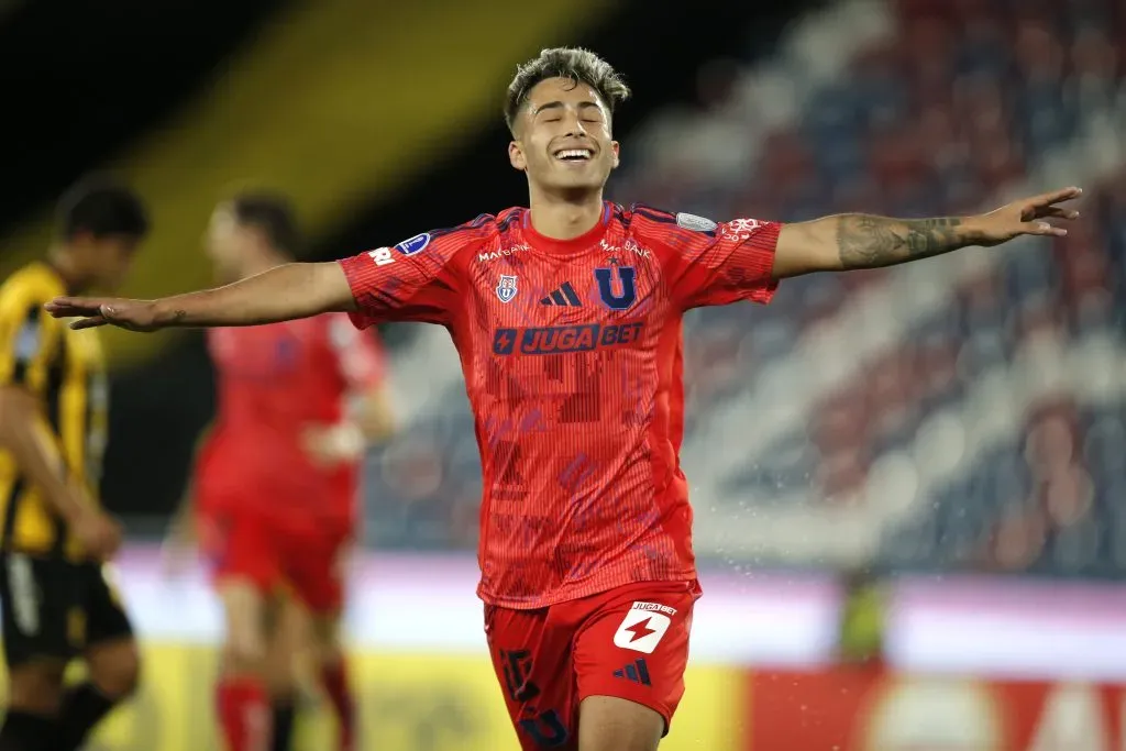 Lucas Assadi viene de convertir por la U en la Copa Sudamericana. Foto: Cesar Olmedo/Photosport