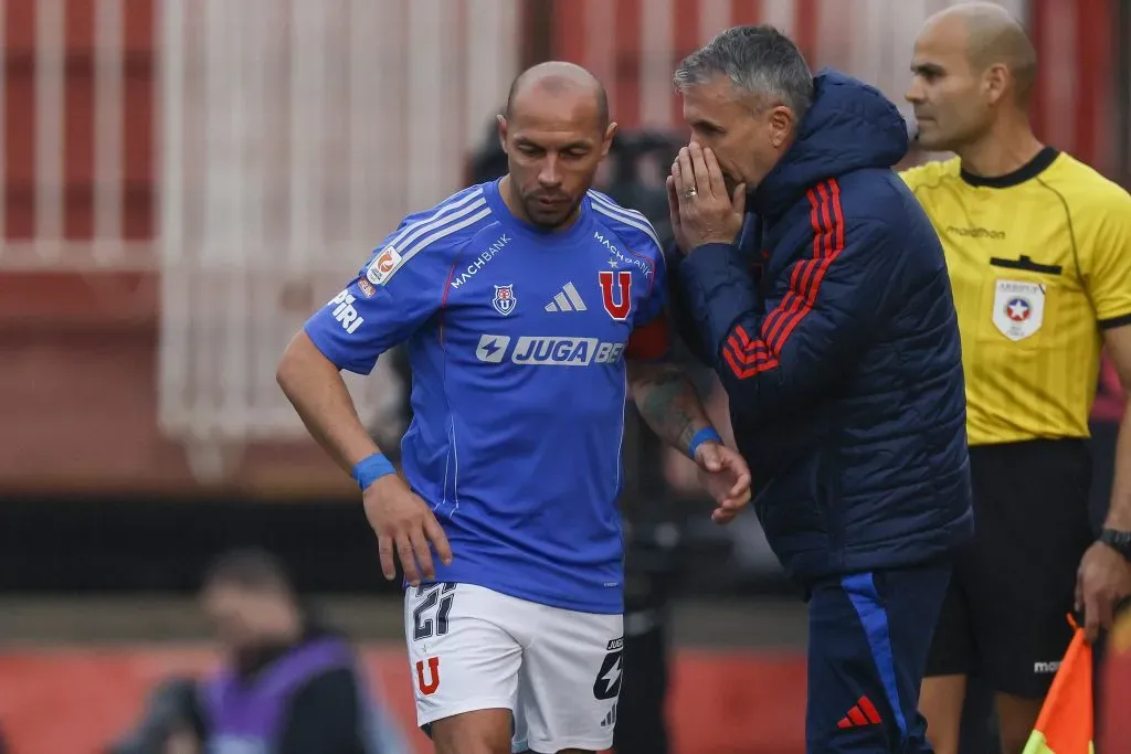 El cambio más llamativo tiene que ver con Marcelo Díaz ante Independiente. Foto: Andres Pina/Photosport