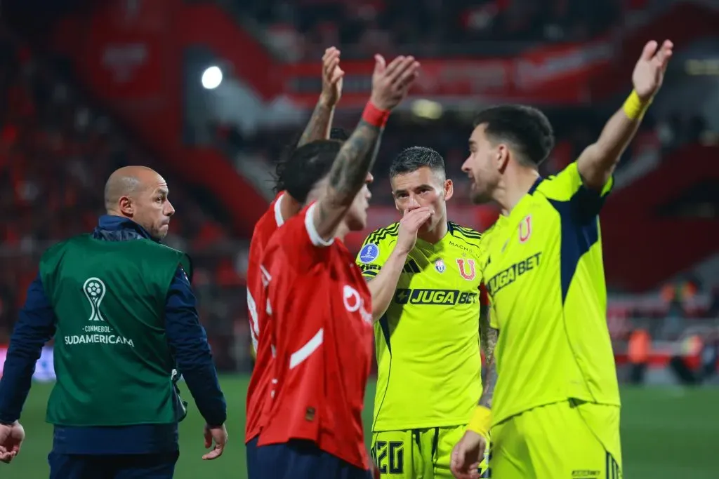 Los azules se preparan para un castigo, con una potente defensa en Conmebol. Foto: Javier Vergara/Photosport