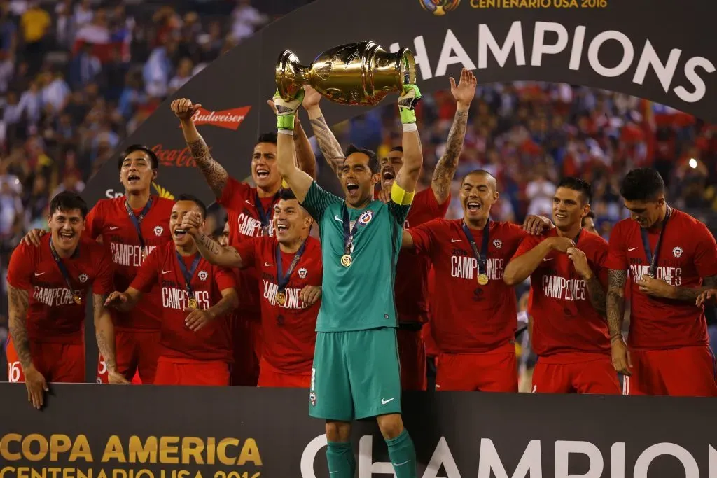 Claudio Bravo y la Roja en la Copa Centenario/Photosports