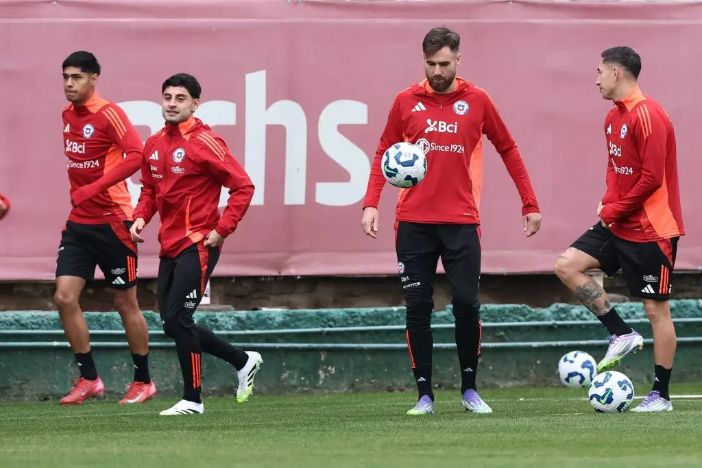 Javier Altamirano y Ben Brereton en los entrenamientos de la Roja. Foto: Javier Torres/Photosport