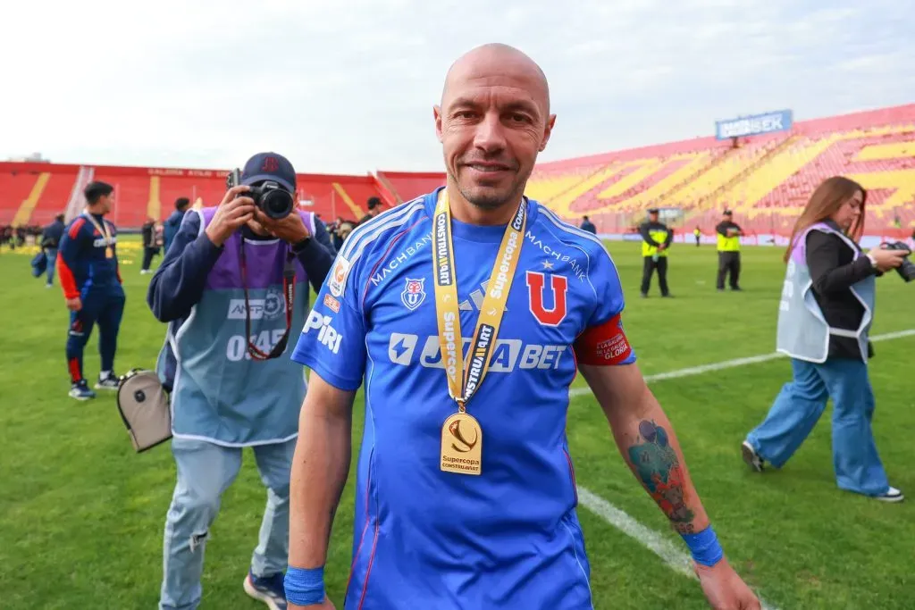 Marcelo Díaz sacó la voz como el capitán de U de Chile. Foto: Javier Vergara/Photosport