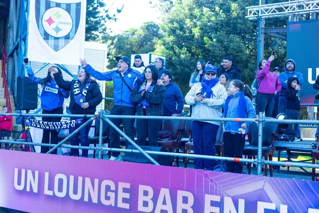 Huachipato presentó una nueva zona para hinchas y, de paso, realizó un misterioso anuncio. Foto: Huachipato.