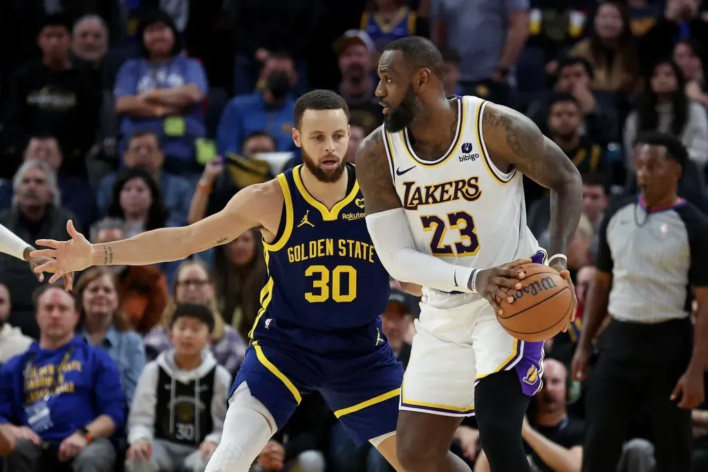 Los Angeles Lakers y los Golden State Warriors se enfrentan en la jornada inaugural de la temporada 2025-26 de la NBA.  (Foto: Ezra Shaw/Getty Images)