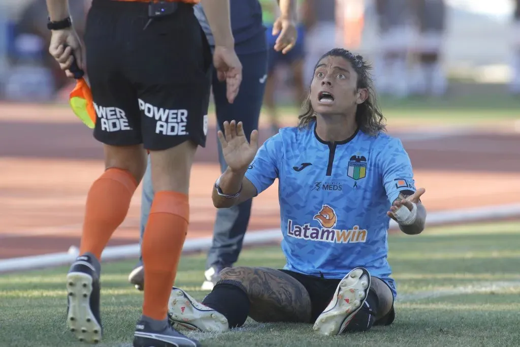 Montecinos no dio el ancho en cancha con el Capo /Photosport