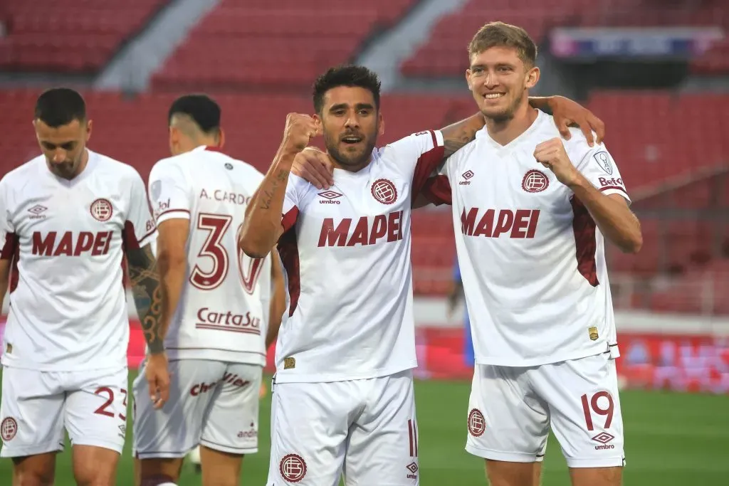 Bonvallet Jr. pide atacar, pero también tomar precauciones con estos jugadores de Lanús. Foto: Jonnathan Oyarzun/Photosport