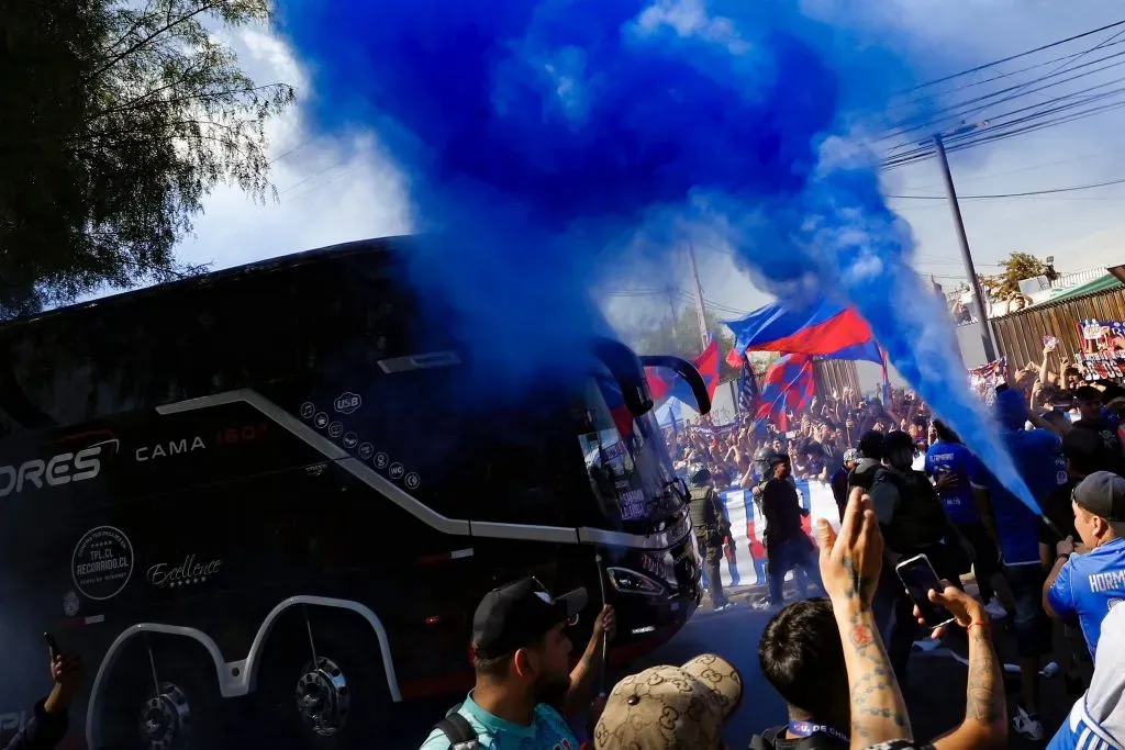 La U recibió el cariño de sus hinchas por la gran campaña hecha en Copa Sudamericana. Foto: U. de Chile.