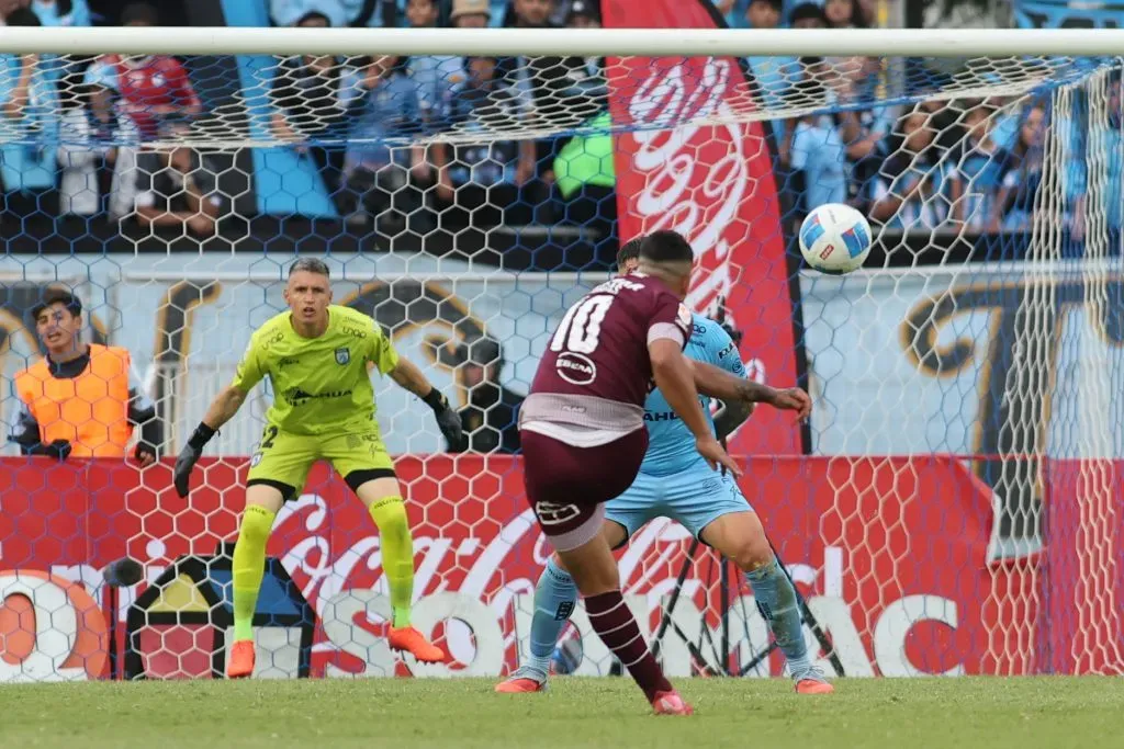 El golazo de Jeisson Vargas hace que uno se olvide de todo lo malo | Photosport